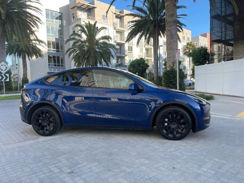 Used 2024 Tesla Model Y Long Range AWD/4WD image 8