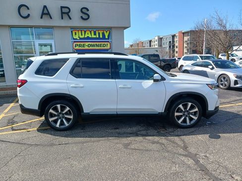Used 2024 Honda Pilot Touring image 3