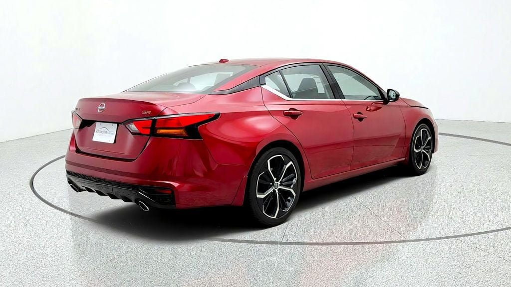 Used 2024 Nissan Altima 2.5 SR w/ SR Premium Package FWD image 5