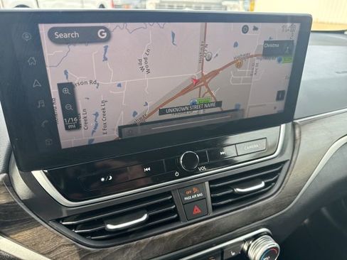 Used 2024 Nissan Altima 2.5 SV w/ SV Premium Package image 3