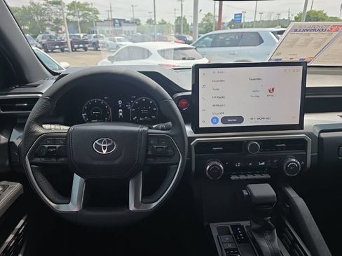Certified 2025 Toyota Tacoma TRD Off-Road AWD/4WD image 13