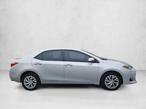 Used 2018 Toyota Corolla LE FWD image 4