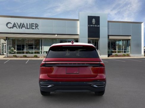 Used 2025 Lincoln Nautilus Premier w/ Equipment Group 102A image 5