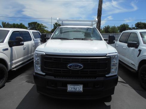 Used 2023 Ford F350 XL w/ FX4 Off-Road Package AWD/4WD image 2
