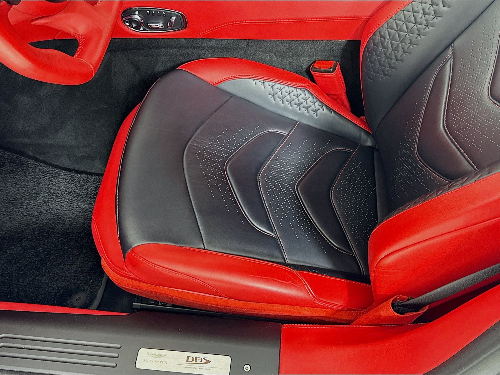 Used 2023 Aston Martin DBS Coupe RWD image 18