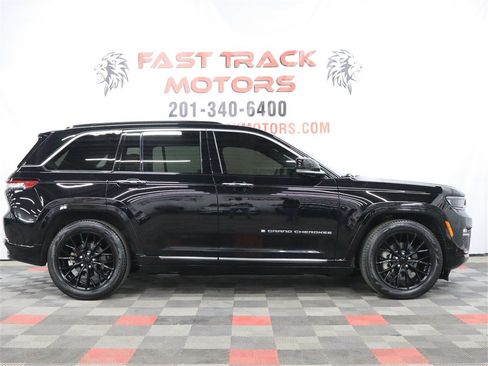 Used 2023 Jeep Grand Cherokee Summit AWD/4WD image 4