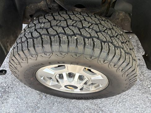 Used 2011 Chevrolet Silverado 2500 LT w/ Interior Plus Package image 17