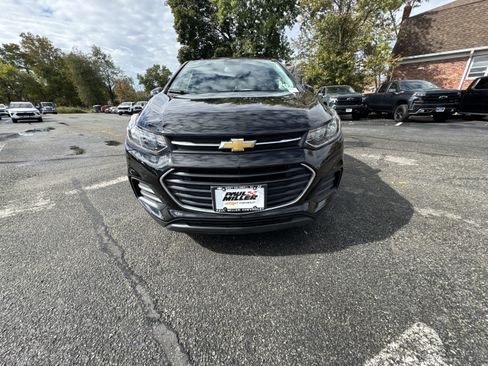 Used 2022 Chevrolet Trax LS w/ Tint and Cruise Package image 32