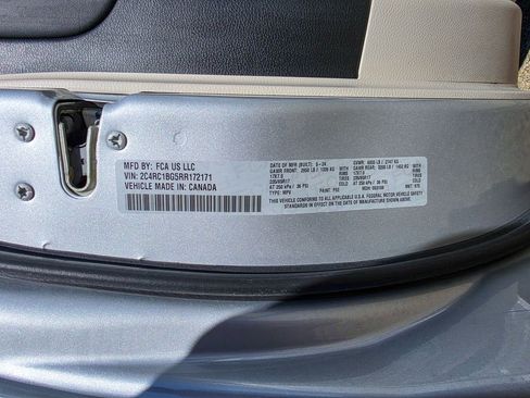 Used 2024 Chrysler Pacifica Touring-L FWD image 32