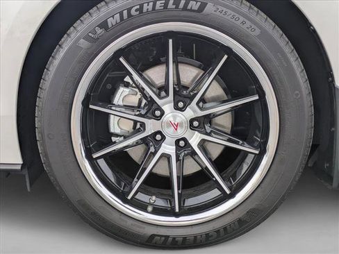 Used 2025 Toyota Sienna Platinum image 10