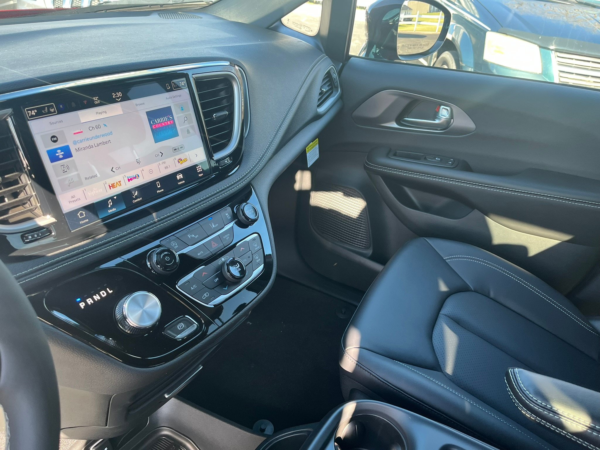 New 2026 Chrysler Pacifica Select w/ S Appearance Package FWD image 17