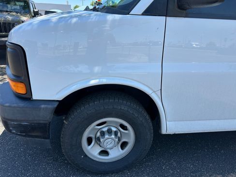 Used 2017 Chevrolet Express 2500 RWD image 14