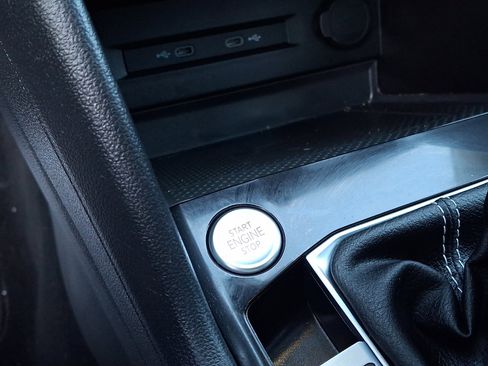 Used 2022 Volkswagen Taos SEL image 28