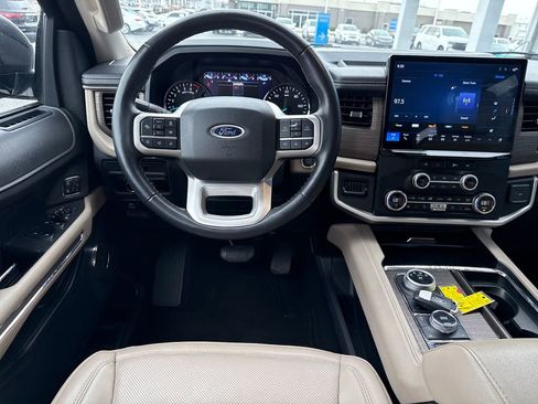 Used 2024 Ford Expedition Limited image 17