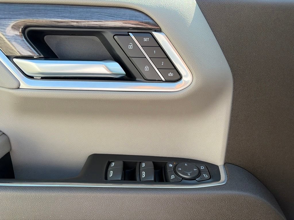Used 2025 Chevrolet Silverado 1500 LTZ AWD/4WD image 19