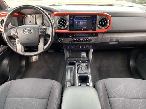 Used 2017 Toyota Tacoma TRD Sport image 15