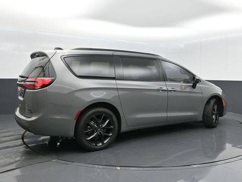 Used 2023 Chrysler Pacifica Limited w/ S Appearance Package AWD/4WD image 7