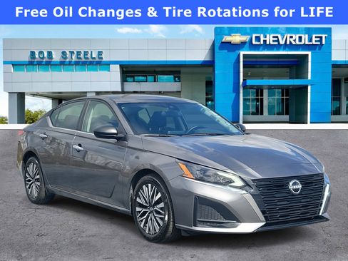 Used 2025 Nissan Altima 2.5 SV image 1