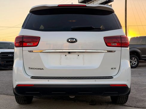 Used 2020 Kia Sedona EX image 4