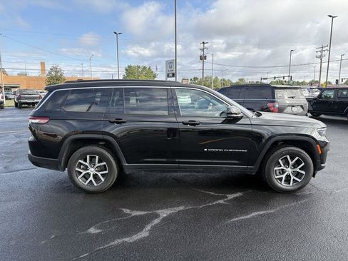 Used 2024 Jeep Grand Cherokee L Limited w/ Luxury Tech Group II image 19