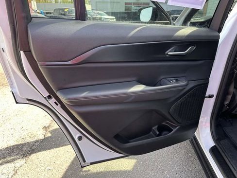 Used 2023 Jeep Grand Cherokee L Laredo AWD/4WD image 17