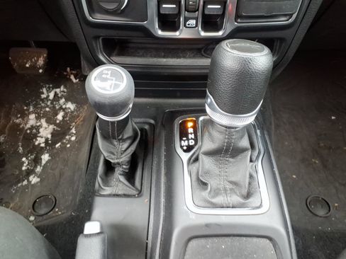 Certified 2022 Jeep Gladiator Willys image 14