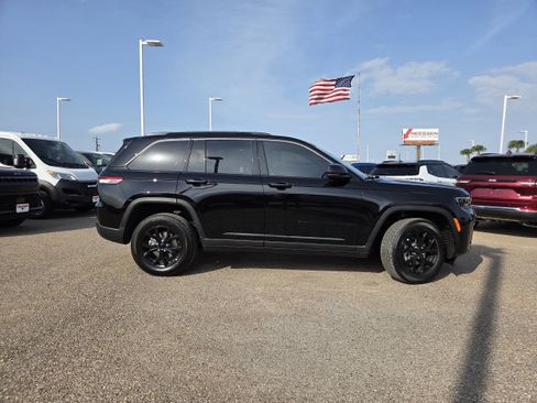 New 2026 Jeep Grand Cherokee Altitude AWD/4WD image 8