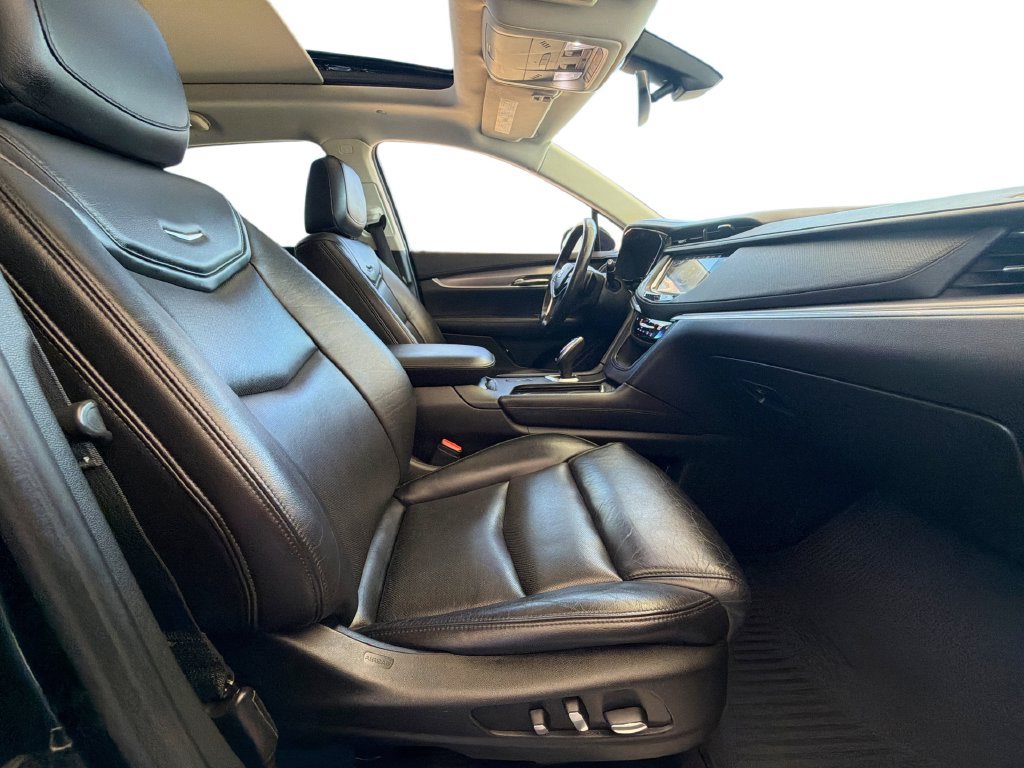 Certified 2017 Cadillac XT5 Luxury FWD image 29