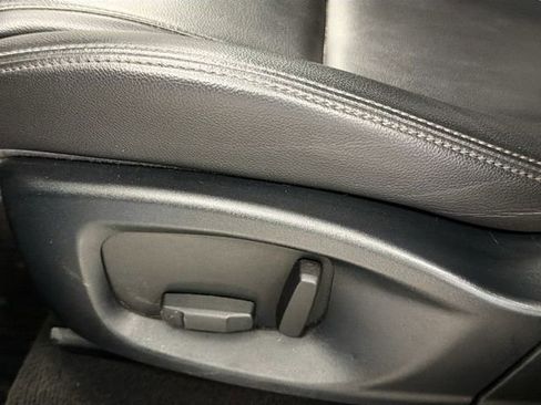 Used 2017 Jaguar F-PACE Premium image 18