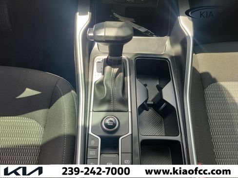 Certified 2025 Kia Sorento LX FWD image 18