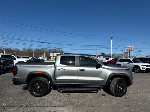 Used 2024 GMC Canyon Elevation w/ Elevation Premium Package AWD/4WD image 8