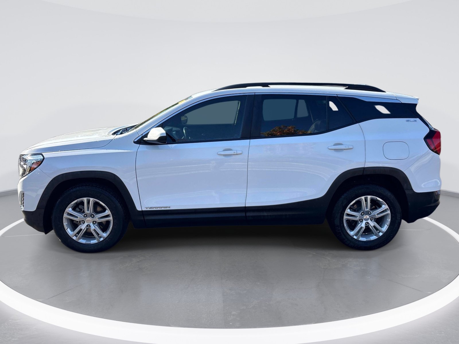 Used 2021 GMC Terrain SLE w/ Driver Convenience Package FWD image 5