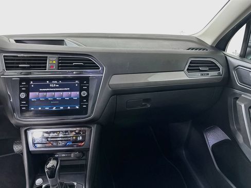 Used 2023 Volkswagen Tiguan SE w/ Panoramic Sunroof Package FWD image 20
