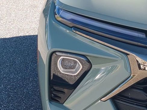 Used 2025 Chevrolet TrailBlazer ACTIV w/ Driver Confidence Package image 11