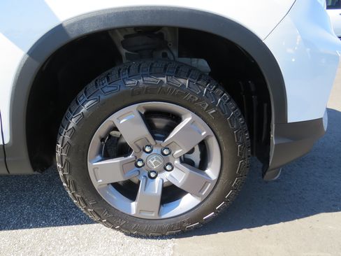 Used 2025 Honda Ridgeline TrailSport image 9