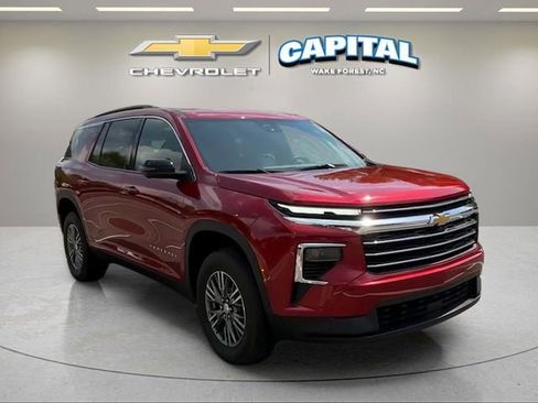 Used 2024 Chevrolet Traverse LT w/ Enhanced Driving Package FWD image 7