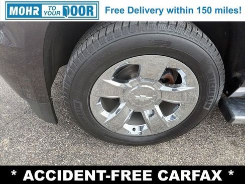 Used 2018 Chevrolet Suburban LT w/ LT Signature Package image 9