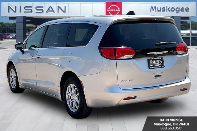 Used 2023 Chrysler Voyager LX FWD image 4