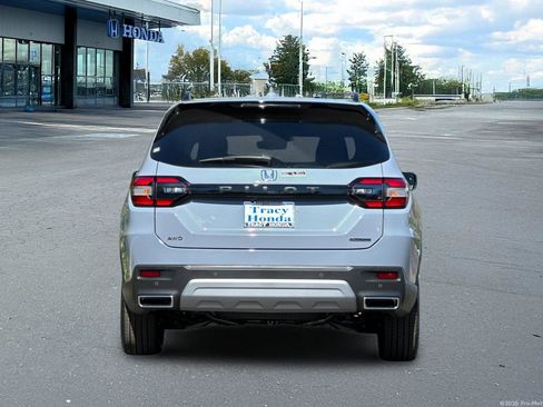 New 2025 Honda Pilot Touring image 5