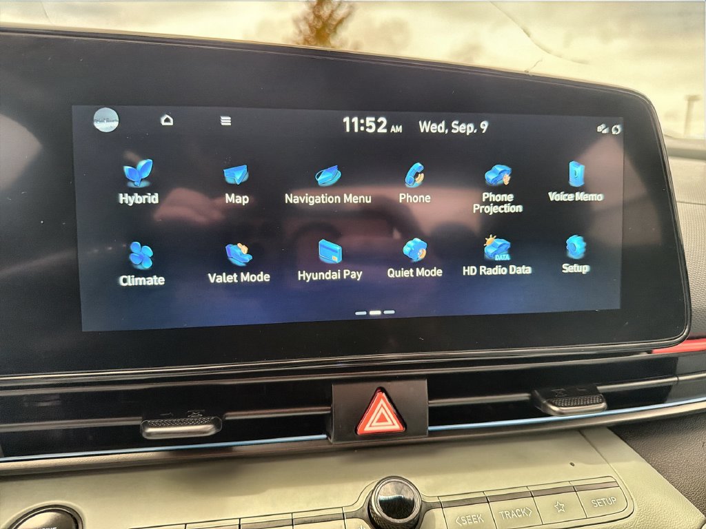 Used 2025 Hyundai Elantra Limited FWD image 19