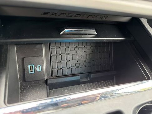 Used 2023 Ford Expedition XLT AWD/4WD image 12