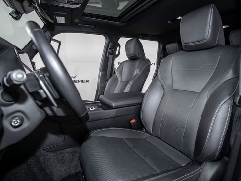 Used 2024 Lexus GX 550 w/ Cold Area Package image 19