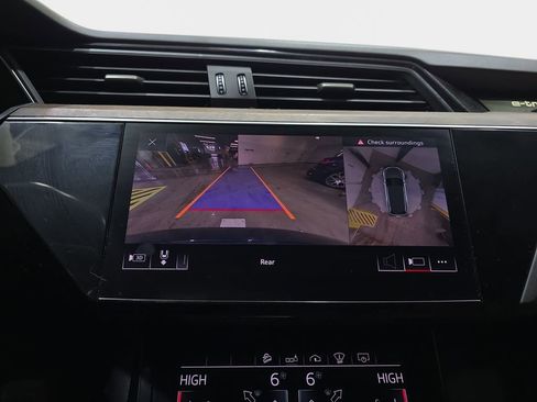 Used 2019 Audi e-tron Prestige w/ Prestige Package AWD/4WD image 24
