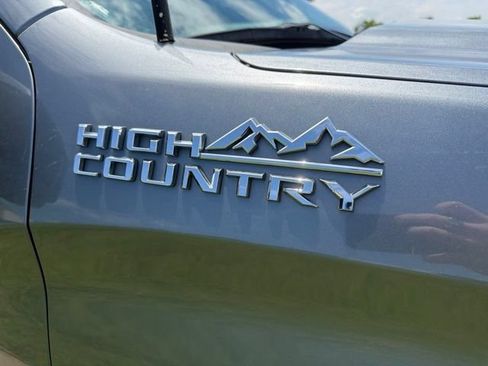 Used 2019 Chevrolet Silverado 1500 High Country w/ Technology Package AWD/4WD image 14