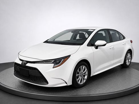 Used 2021 Toyota Corolla LE FWD image 4