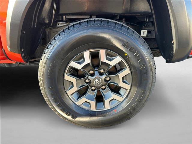 Used 2017 Toyota Tacoma TRD Off-Road w/ Premium & Technology Package AWD/4WD image 25