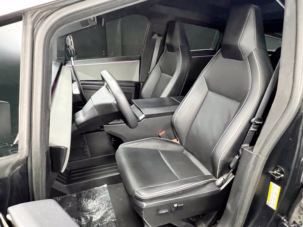 Used 2025 Tesla Cybertruck AWD Crew Cab image 7