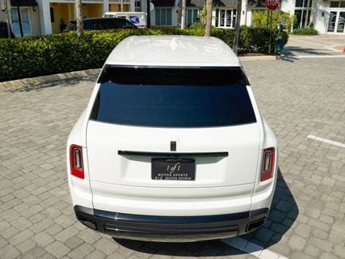 Used 2024 Rolls-Royce Cullinan image 27