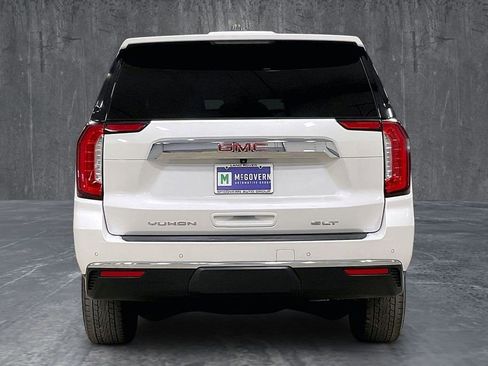 Used 2023 GMC Yukon XL SLT w/ SLT Luxury Package AWD/4WD image 5