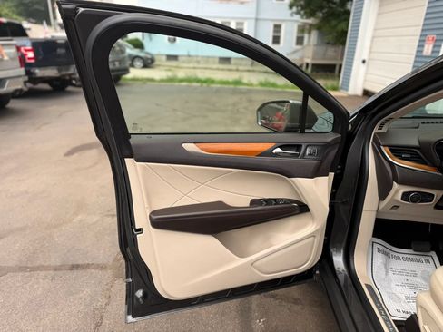 Used 2019 Lincoln MKC Select w/ Select Plus Package AWD/4WD image 40